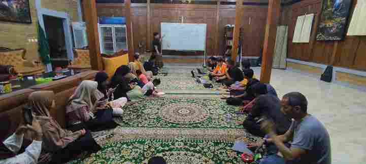 pelatihan cs di pondok pesantren sabilulhuda, dengan peserta santri dan pengasuh