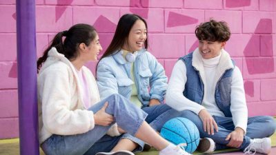 Pacaran Di Era Gen Z: Cinta Di Tengah Layar Dan Realita