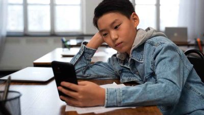 Dampak Ketergantungan Pada AI Solusi Keseimbangan Belajar