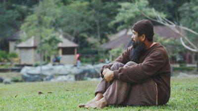 Jalan Sunyi Kesendirian Dalam Mencari Hidayah Allah