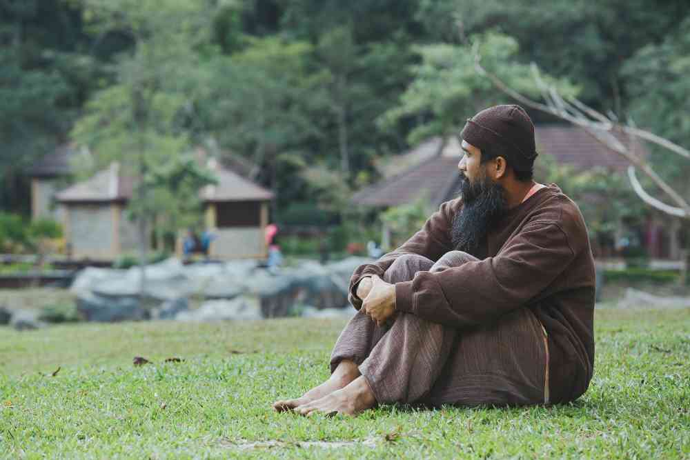 Jalan Sunyi Kesendirian Dalam Mencari Hidayah Allah