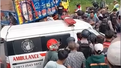 Ambulans Dirusak Saat Lewati Lokasi Demo Di Karanganyar
