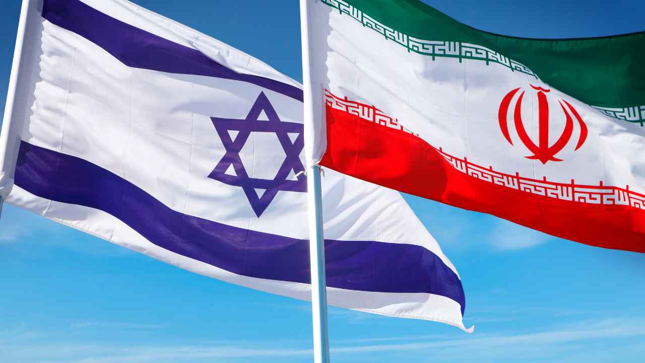 Konflik Israel-Iran Dominasi Udara vs. Strategi Balasan Presisi