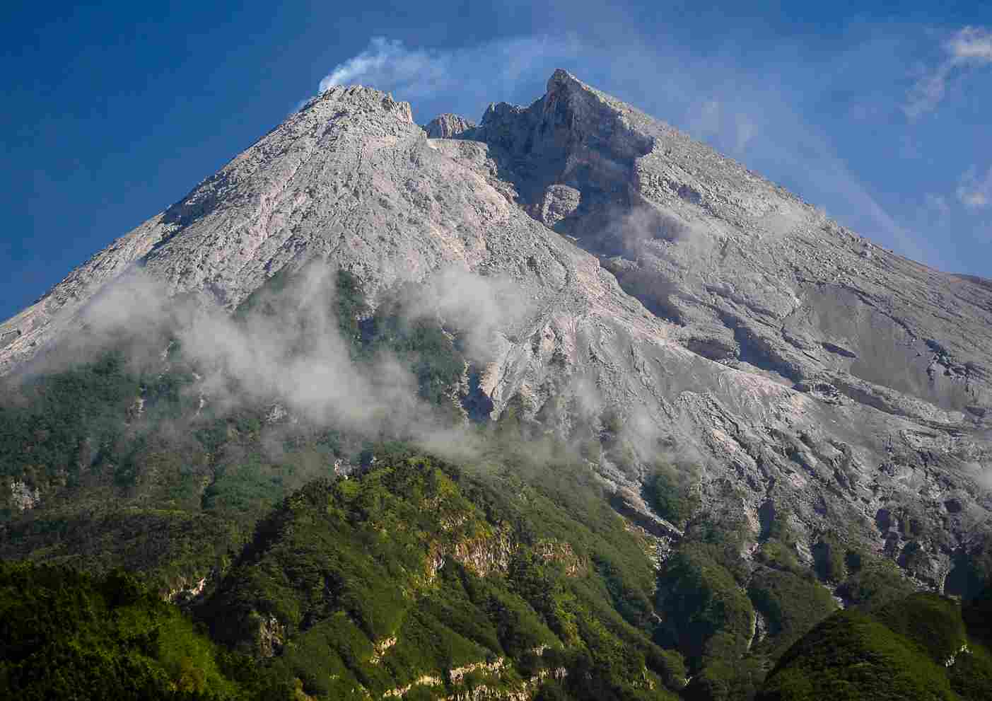 Misteri Dan Tanggung Jawab Mbah Maridjan Di Balik Letusan Gunung Merapi