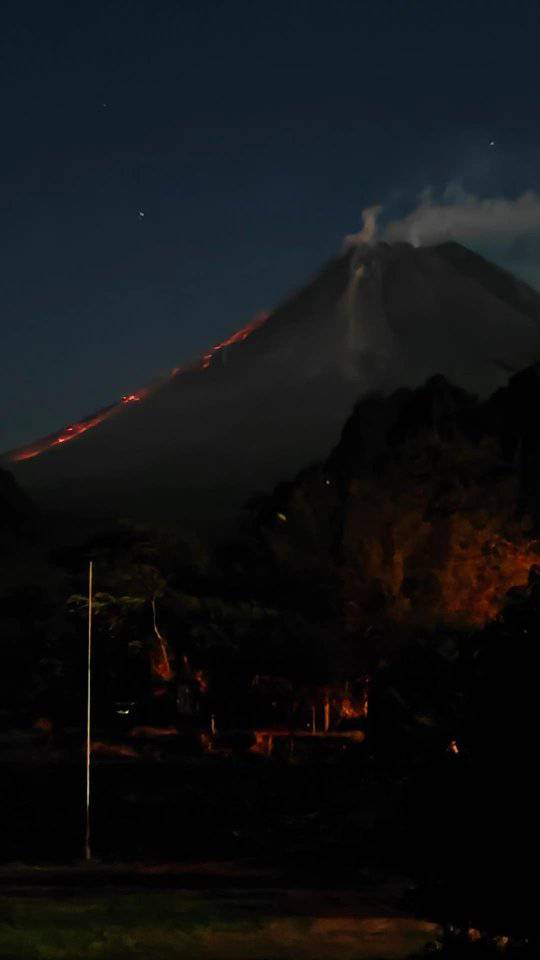 Gunung Merapi Tunjukkan Aktivitas Intens, Guguran Lava Mencapai 1.700 Meter