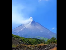 Gunung Merapi Keluarkan Asap Putih, Terpantau Dari Srumbung Magelang 9 Juli 2025