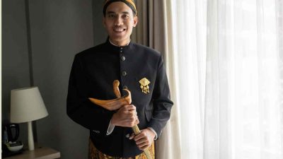 BESKAP SOLO BUSANA TRADISIONAL ADILUHUNG