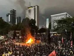 Aksi Massa Kian Memanas, Demonstran Berhasil Duduki Polda Metro Jaya dan Pagar Gedung DPR RI