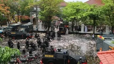 Kericuhan Mewarnai Demo Di Pati Massa Tantang Bupati Sadewo