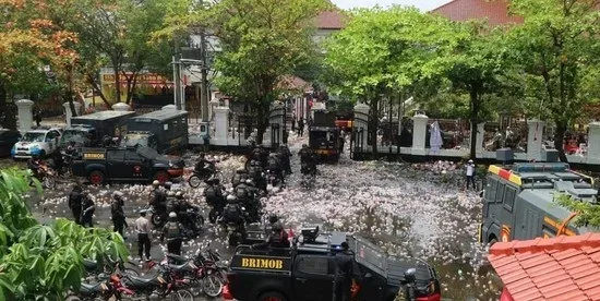 Kericuhan Mewarnai Demo Di Pati Massa Tantang Bupati Sadewo