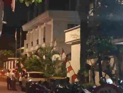 Massa Geruduk Rumah Anggota DPR Eko Patrio, Hanya Beberapa Jam Seusai Kediaman Ahmad Sahroni Dijarah