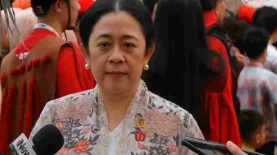 Puan Maharani memberi pernyataan kepada media terkait isu kenaikan gaji DPR, menegaskan tidak ada kenaikan gaji melainkan kompensasi uang rumah.