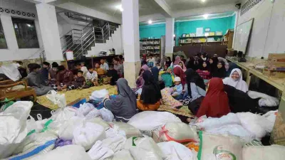 Santri yatim piatu dan fakir miskin di PP/PA Sabilulhuda Sleman berkumpul dalam kegiatan bersama penuh kebersamaan dan keberkahan.