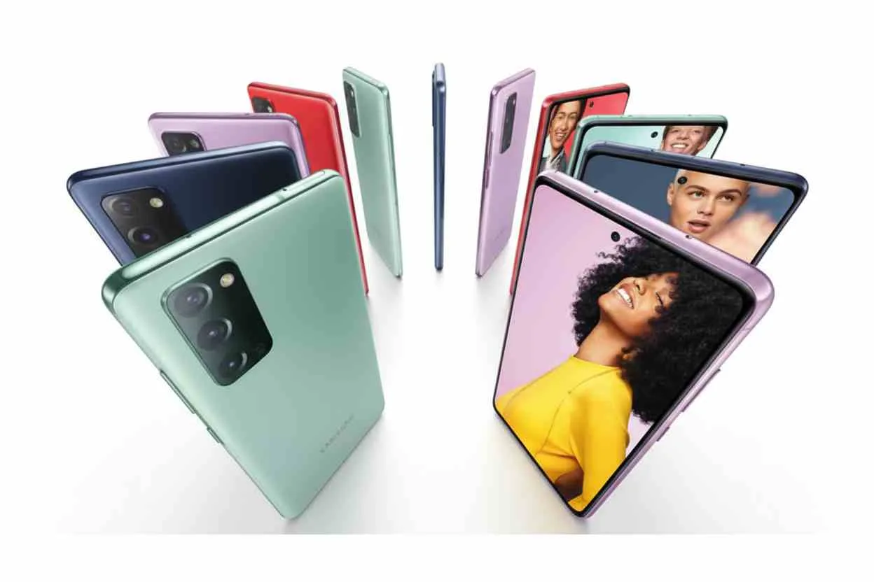 Deretan HP Samsung berbagai warna dengan layar penuh AMOLED dan desain modern.