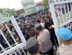 Ratusan Demonstran Serbu Gedung DPRD DIY Di Malioboro
