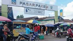 Pintu masuk Pasar Pakem Sleman sebagai pusat perdagangan kebutuhan pokok masyarakat
