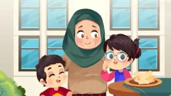 Ilustrasi nenek berhijab tersenyum hangat bersama dua cucunya yang sedang menikmati singkong goreng di rumah.