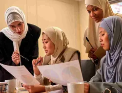 Jilbab! Hadiah Kehormatan Dari Allah Yang Sering Tak Disadari Muslimah
