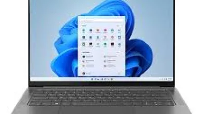 Laptop Lenovo Yoga Pro 7i dengan layar OLED 14,5 inci menampilkan antarmuka Windows 11.