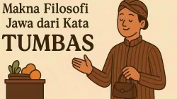 Ilustrasi pria Jawa memakai blangkon dan baju lurik sedang menawarkan barang di pasar dengan tulisan “Makna Filosofi Jawa dari Kata Tumbas” di sampingnya.