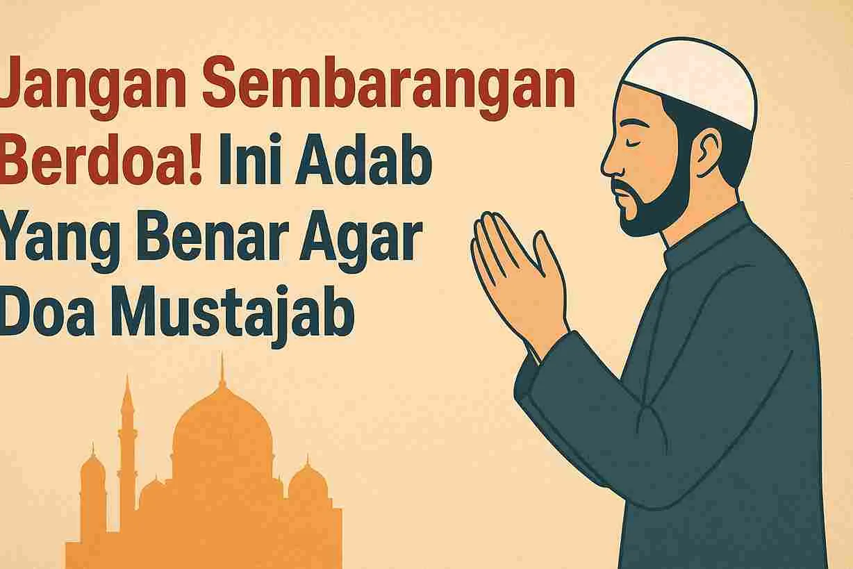 Ilustrasi seorang muslim mengenakan peci dan pakaian hijau sedang menengadahkan tangan berdoa, dengan latar masjid bernuansa oranye dan tulisan besar “Jangan Sembarangan Berdoa! Ini Adab Yang Benar Agar Doa Mustajab” pada sisi kiri gambar.
