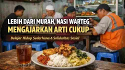 Nasi warteg dengan lauk sederhana di warung Tegal, mencerminkan hidup cukup, kesederhanaan, dan solidaritas sosial di kota besar.