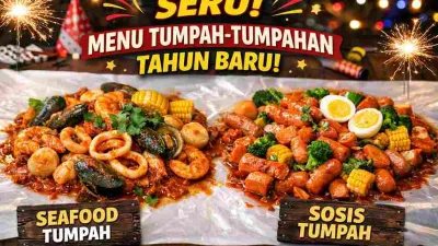 Menu tumpah-tumpahan tahun baru berupa seafood tumpah dan sosis tumpah pedas manis yang disajikan di atas meja untuk makan bersama